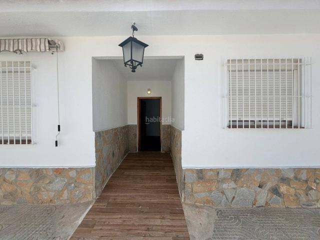 Casa en venta en Alicante, Cañada del Fenollar. Tu nuevo hogar te espera en el corazón del barrio de Granada! A solo 5 minutos de San Vicente !. Casas.