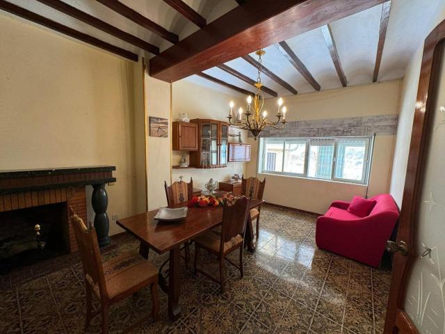 Casa en venta en Alicante, Divina Pastora. BONITA Y AMPLIA CASA DE PUEBLO TIPICA EN BENIDOLEIG. Casas.