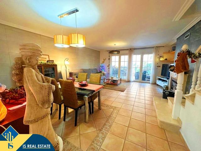 Casa en venta en Alicante, Divina Pastora. Villa con piscina privada, en la provincia de Alicante, en la ciudad de Alicante. 6 habitaciones 275 m² 3,5 kilómetros del mar. Casas.