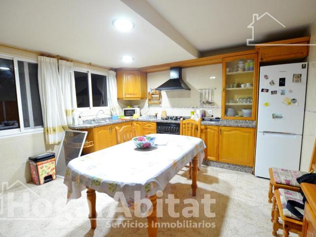Casa en venta en Alicante, Florida Baja. AMPLIA CASA SEMIREFORMADA Y AMUEBLADA. Casas.