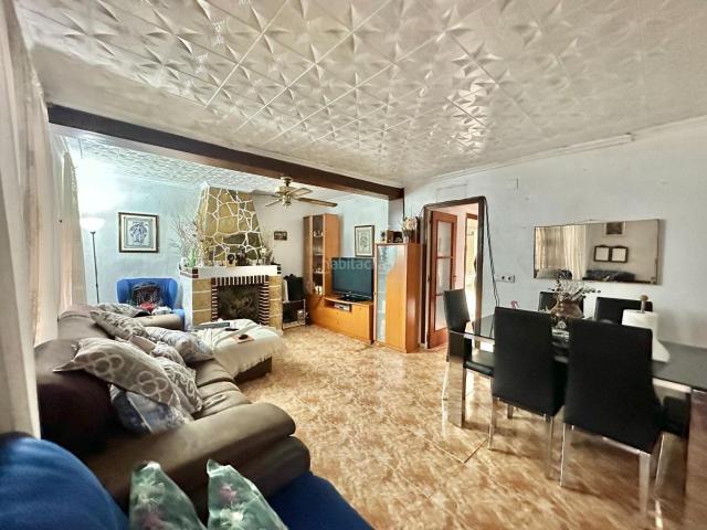 Casa en venta en Alicante, Fontcalent. Se vende chalet uRBANO muy bien ubicado. Casas.