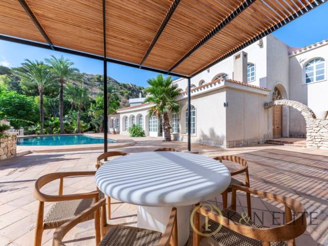 Casa en venta en Alicante, Vistahermosa. Majestuosa Villa en un Entorno Privilegiado de Vistahermosa. Casas.