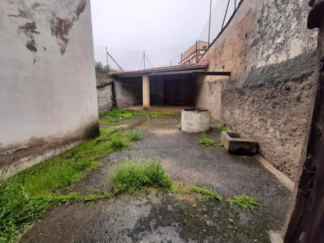 Casa en venta en Aliseda. Gran casa con patío de 150 metros en Aliseda. Casas.