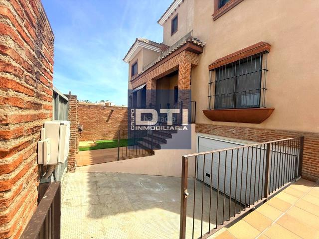 Casa en venta en Aljaraque, Núcleo Urbano. CHALET PAREADO DE 4 DORMITORIOS 3 BAÑOS DE DISEÑO CON PISCINA PRIVADA EN Aljaraque, Huelva. Casas.