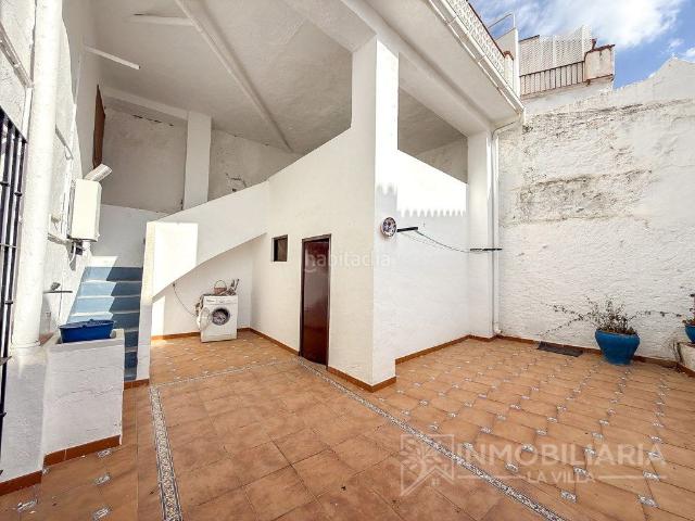 Casa en venta en Álora. Amplia casa de 249 m con patio y terraza en Álora. Casas.