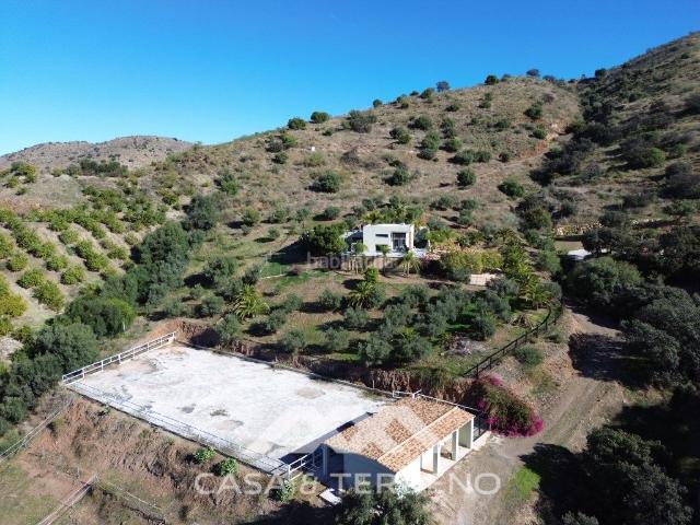 Casa en venta en Álora. Exclusiva finca con apartamento de invitados y centro ecuestre en Álora. Casas.