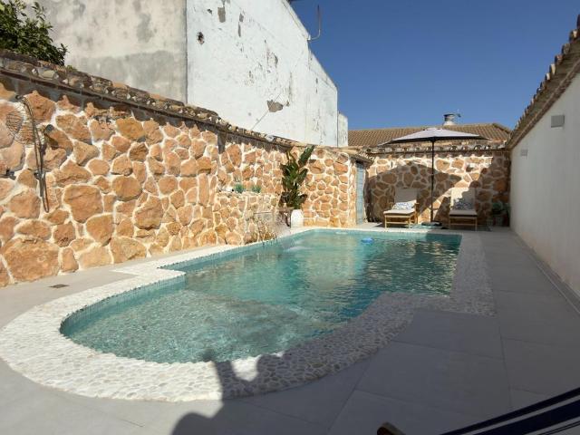 Casa en venta en Almodóvar del Río. ESPECTACULAR CASA CON PISCINA EN CASTILLO DE ALMODOVAR!. Casas Almodóvar del.