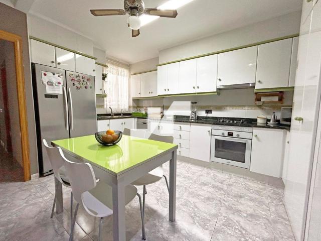 Casa en venta en Almazora Almassora, Centro. Casa con local y terrazas en centro de Almazora. Casas Almazora.