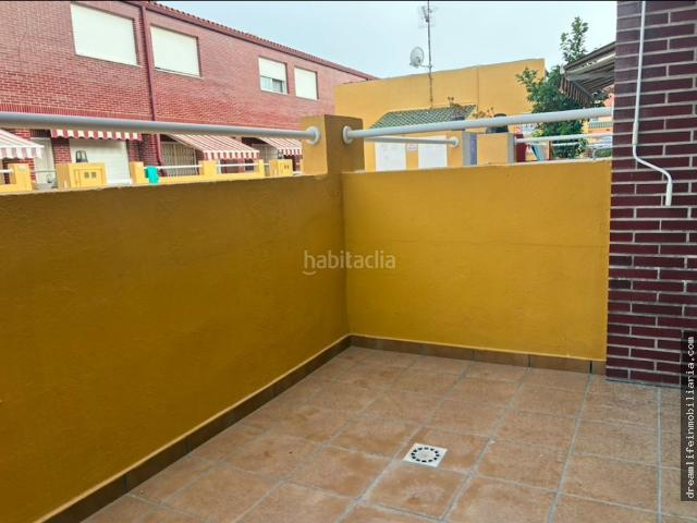 Casa en venta en Almazora Almassora, Playa Ben Afeli. SE VENDE ADOSADO PISCINA PADEL COMUNITARIO. Casas Almazora.