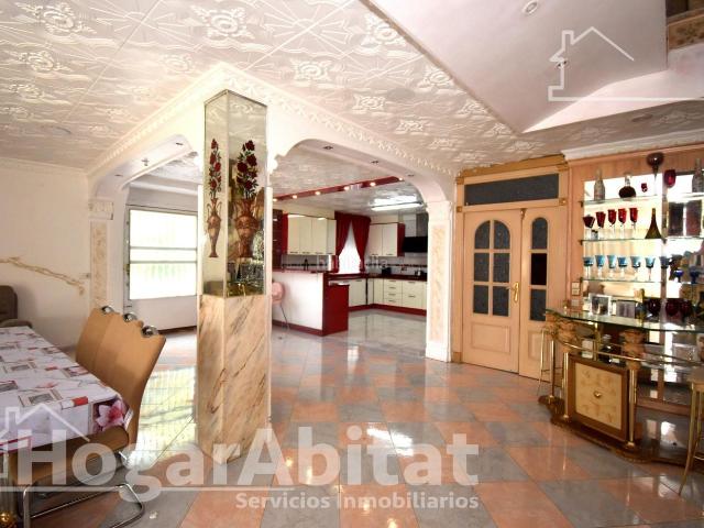 Casa en venta en Almazora Almassora, Santa Quiteria Les Boqueres. AMPLIA CASA CON GARAJE Y GRAN TERRAZA Y UNA SEGUNDA VIVIENDA. Casas Almazora.