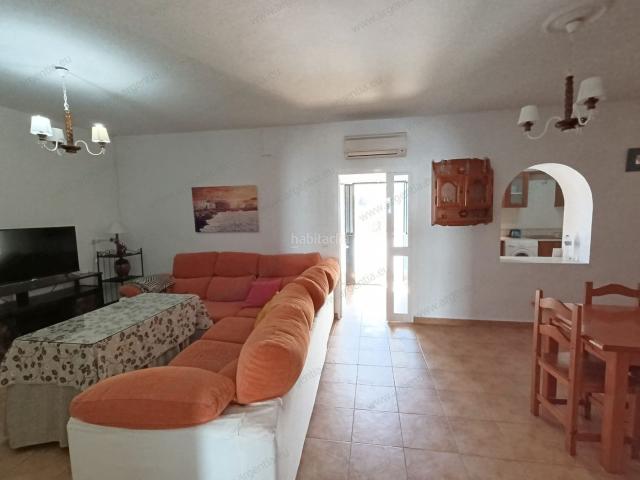 Casa en venta en Almadén de la Plata. Magnífica casa en venta en Almadén de la Plata. Casas Almadén de la.