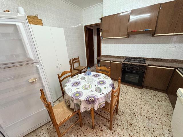Casa en venta en Almansa. AMPLIA CASA EN ALMANSA, CON PATIO Y TERRAZA, Ideal para Familias 170,000. Casas.