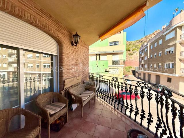 Casa en venta en Almenara. Amplia casa en venta en Almenara, con 6 habitaciones y 4 baños. Casas.