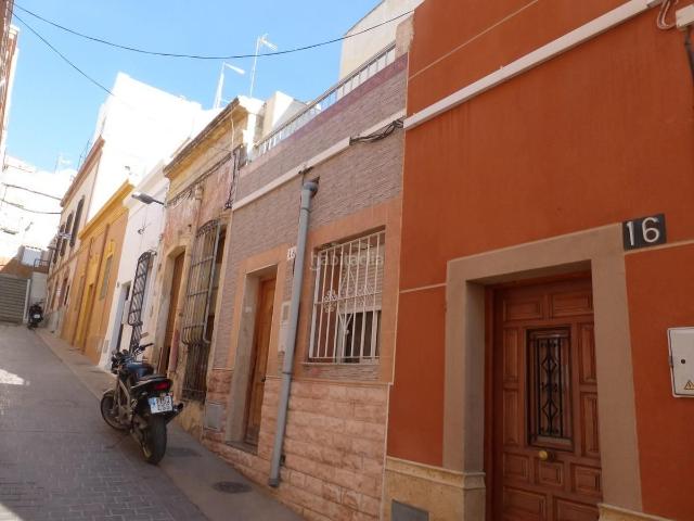 Casa en venta en Almería, Esperanza Quemadero. Venta de casa adosada sin posesión no visitable en Almería. Casas.