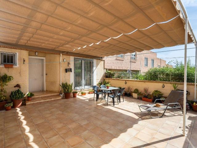 Casa en venta en Almería, Los Ángeles Cruz de Caravaca. Magnifica vivienda en la Urbanización Villa Maria junto al colegio Goya. Casas.