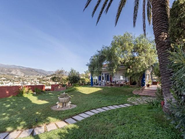 Casa en venta en Almuñécar, La Herradura. CASA SINGULAR CON JARDIN Y VISTAS A LA BAHIA DE LA HERRADURA. Casas.