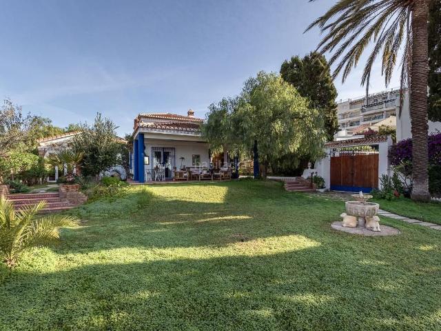 Casa en venta en Almuñécar, La Herradura. CASA SINGULAR CON JARDIN Y VISTAS A LA BAHIA DE LA HERRADURA. Casas.