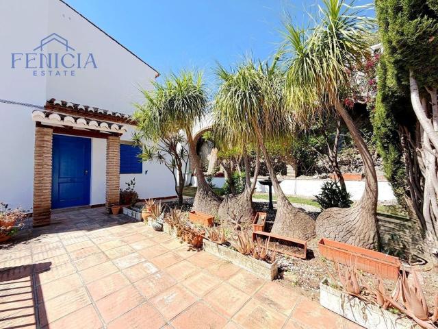 Casa en venta en Almuñécar, Las Palomas. Bonito y Luminoso Chalet con vistas, a la venta en La Herradura. Casas.