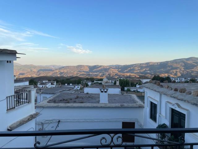 Casa en venta en Alpujarra de la Sierra. Casa Reformada 5 dormitorios Yegen. Casas Alpujarra de la.