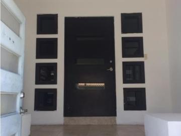 Casa en venta en Altavista Sur, Monterrey, Nuevo León