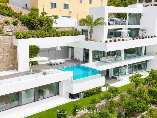 Casa en venta en Altea, Mascarat. Majestuosa villa de diseño en los acantilados de Altea Hills. Casas.