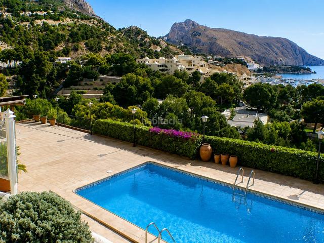 Casa en venta en Altea, Mascarat. Villa en Mascarat Campomanes con apartamento independiente y vistas al mar. Casas.