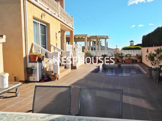 Casa en venta en Altea, Altea Ciudad. Estupendo Chalet en La Nucia con piscina privada. Casas.