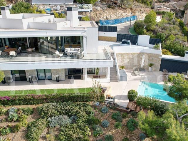 Casa en venta en Altea, Altea Hills. Lujosa villa contemporanea con vistas al mar en la exclusiva comunidad de Altea Hills. Casas.
