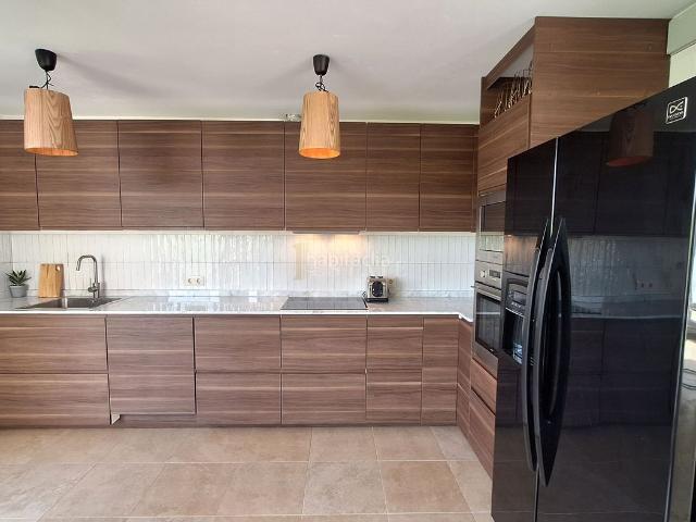 Casa en venta en Altea, Altea la Vella. Con acceso a través de una puerta eléctrica comunitaria segura, la propiedad cuenta con un camino de entrada privado situado justo. Casas.