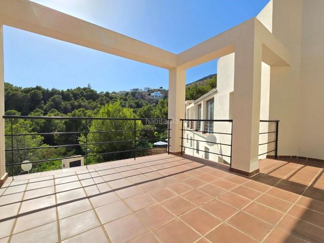 Casa en venta en Altea, Altea la Vella. Este no es un apartamento cualquiera en Altea La Vella. Ubicado en la tranquila urbanizacioacuten Paradiso, este singular inmueble. Casas.