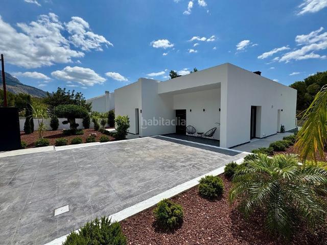 Casa en venta en Altea, Altea la Vella. Villa moderna en la Sierra de Altea. Casas.