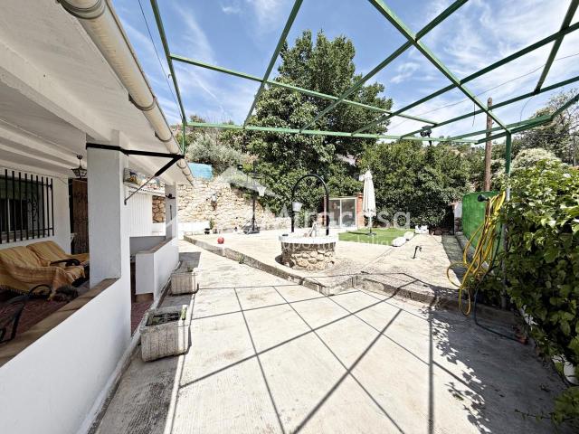 Casa en venta en Ambite. Grupo Inmobiliario Miracasa ofrece en venta casa con patio en Ambite Madrid. Casas.