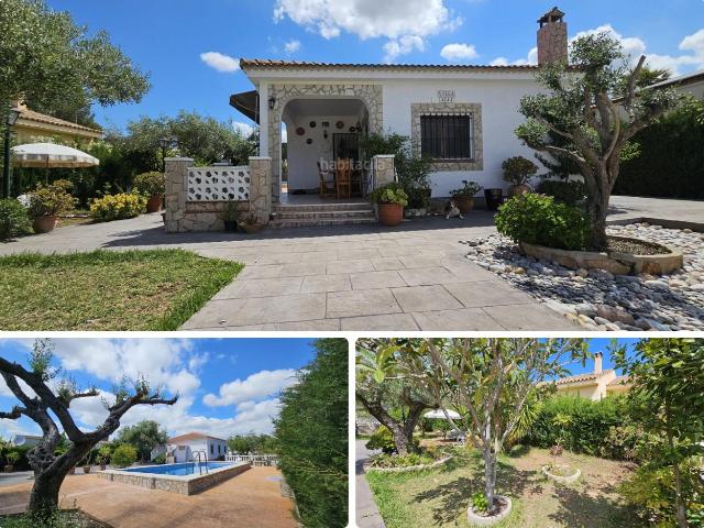 Casa en venta en Ametlla de Mar L´, L´Ametlla de Mar Costa Dorada. Chalet unifamiliar de 107 M2 con jardín y piscina. Casas Ametlla de Mar.