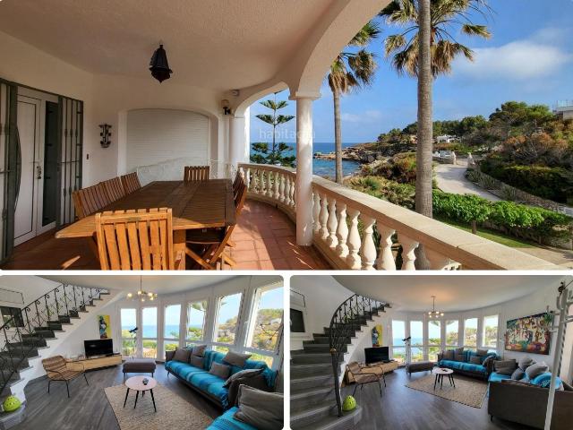 Casa en venta en Ametlla de Mar L´, Les Tres Cales Costa Dorada. Magnífica villa de 180 M2 en primera línea de mar, con espectaculares vistas. Casas Ametlla de Mar.