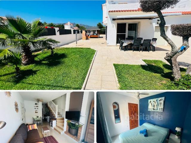 Casa en venta en Ametlla de Mar L´, Les Tres Cales Costa Dorada. Exclusivo chalet unifamiliar esquinero con piscina privada en L'Ametlla de Mar. Casas Ametlla de Mar.