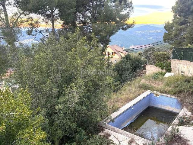 Casa en venta en Ametlla del Vallès L´. CASA SEMINUEVA 4 HABITACIONES Y 3 BAÑOS CON JARDÍN Y PISCINA EN EL SERRAT DE L AMETLLA. Casas Ametlla del Vallès.