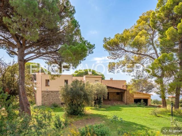 Casa en venta en Ametlla del Vallès L´. Icónica vivienda en las faldas de Puiggraciós. Casas Ametlla del Vallès.