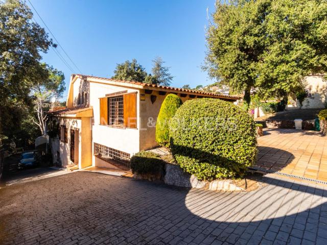 Casa en venta en Ametlla del Vallès L´. Un bucólico hogar de estilo provenzal en LAmetlla del Vallès. Casas Ametlla del Vallès.