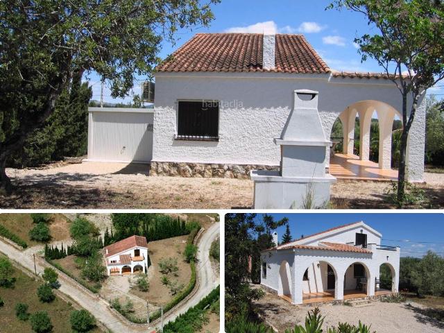 Casa en venta en Ampolla L´ Costa Dorada. Bonita villa de 102m, situada a 1km del pueblo y de la playa. Parcela 1.124m. Casas Ampolla.