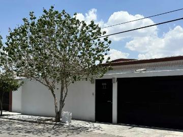 Casa en venta en Ampliación los Ángeles, Torreón con amplio terreno