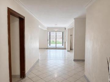 Casa en Venta en Ampliación La Rosita, Torreón | 3 Recámaras y Amplio Terreno