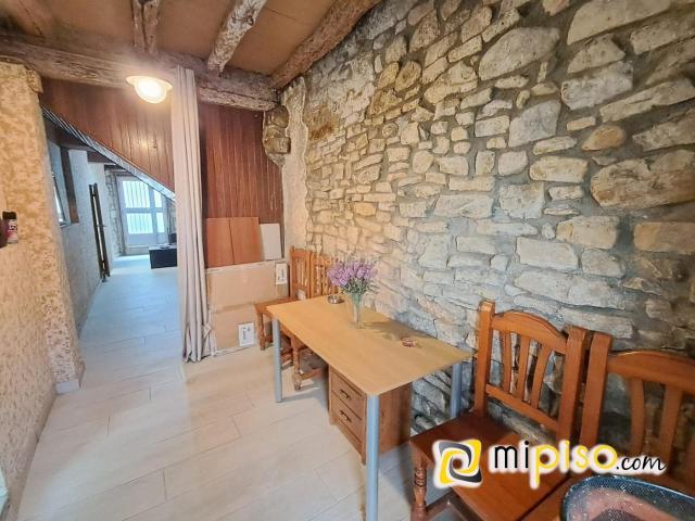 Casa en venta en Ampuero. Inmobiliaria Mi Piso tiene el placer de presentarles esta propiedad. Se vende casa con encanto en pleno centro de AmpueroSi estás. Casas.