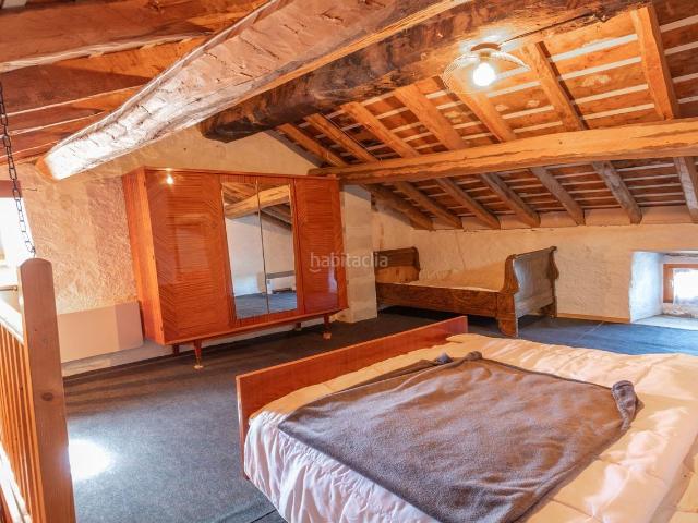 Casa en venta en Angoustrine Villeneuve des Escaldes Pirineos. Casa de piedra con jardín. Casas.