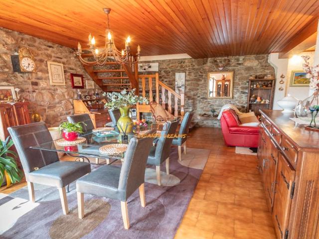 Casa en venta en Angoustrine Villeneuve des Escaldes Pirineos. Conjunto de 2 casas con era ceretana. Casas.