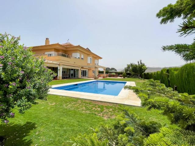 Casa en Venta en Antequera