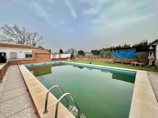 Casa en venta en Antequera, Zona de la Vega. CASA DE CAMPO CON PISCINA Y DOCUMENTACIÓN EN REGLA. Casas.