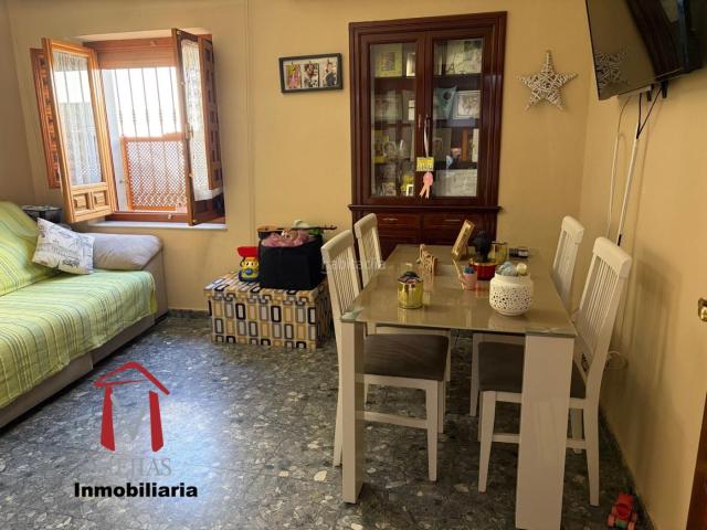 Casa en venta en Antequera, Casco Histórico. Bienvenidos amantes de las oportunidades en el mercado inmobiliario! Les presento una bonita casa que combina comodidad, y espacio. Casas.