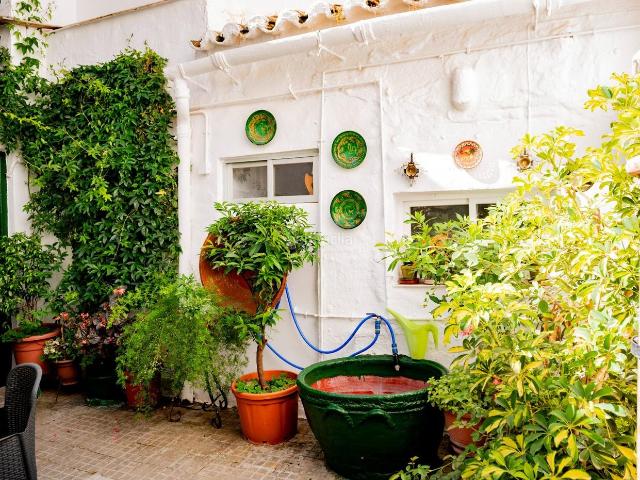 Casa en venta en Antequera, Centro. Hay casas que no solo se compran. se convierten en hogar. Casas.