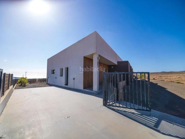 Casa en venta en Antigua, Caleta de Fuste. Espectacular chalet independiente en Las Salinas del Carmen, Antigua. Casas.
