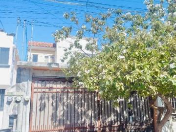 Casa en Venta en Apodaca, Balcones de Santa Rosa con Patio y Estacionamiento Cubierto